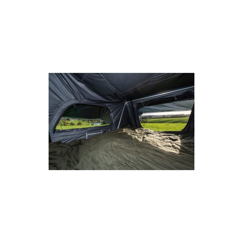 Tente de toit Ironman 4x4 Nomad chez sifa 4x4 importateur - vente directe particuliers et professionnels - voyager en tout quiét