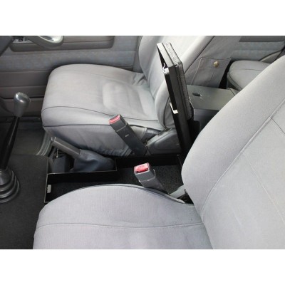 Coffre-fort sous la console d’une Toyota Land Cruiser 76 - de Front Runner