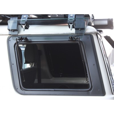 Hayon latéral en verre pour une Toyota Land Cruiser 76 / Fenêtre en verre au côté gauche - de Front Runner