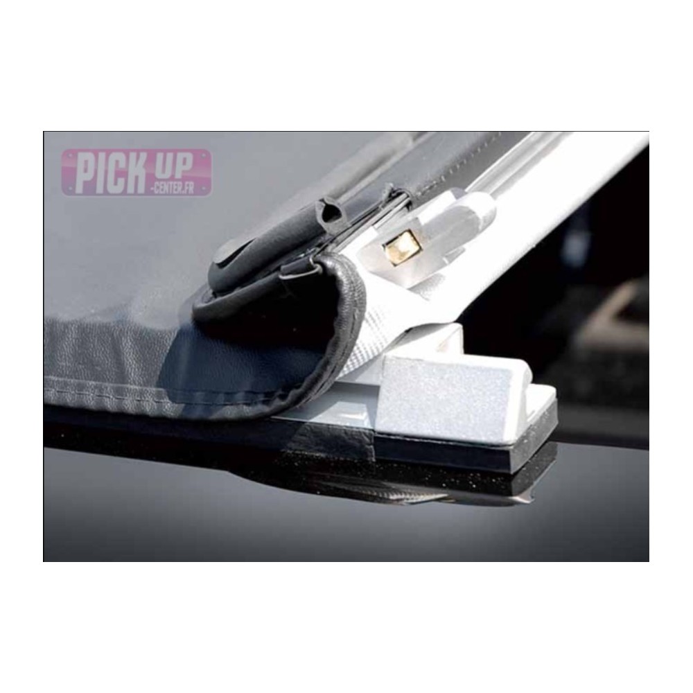 Bâche souple plate noire pour Renault Alaskan