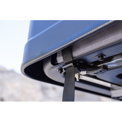 Tente de toit Ironman 4x4 Nomad chez sifa 4x4 importateur - vente directe particuliers et professionnels - voyager en tout quiét