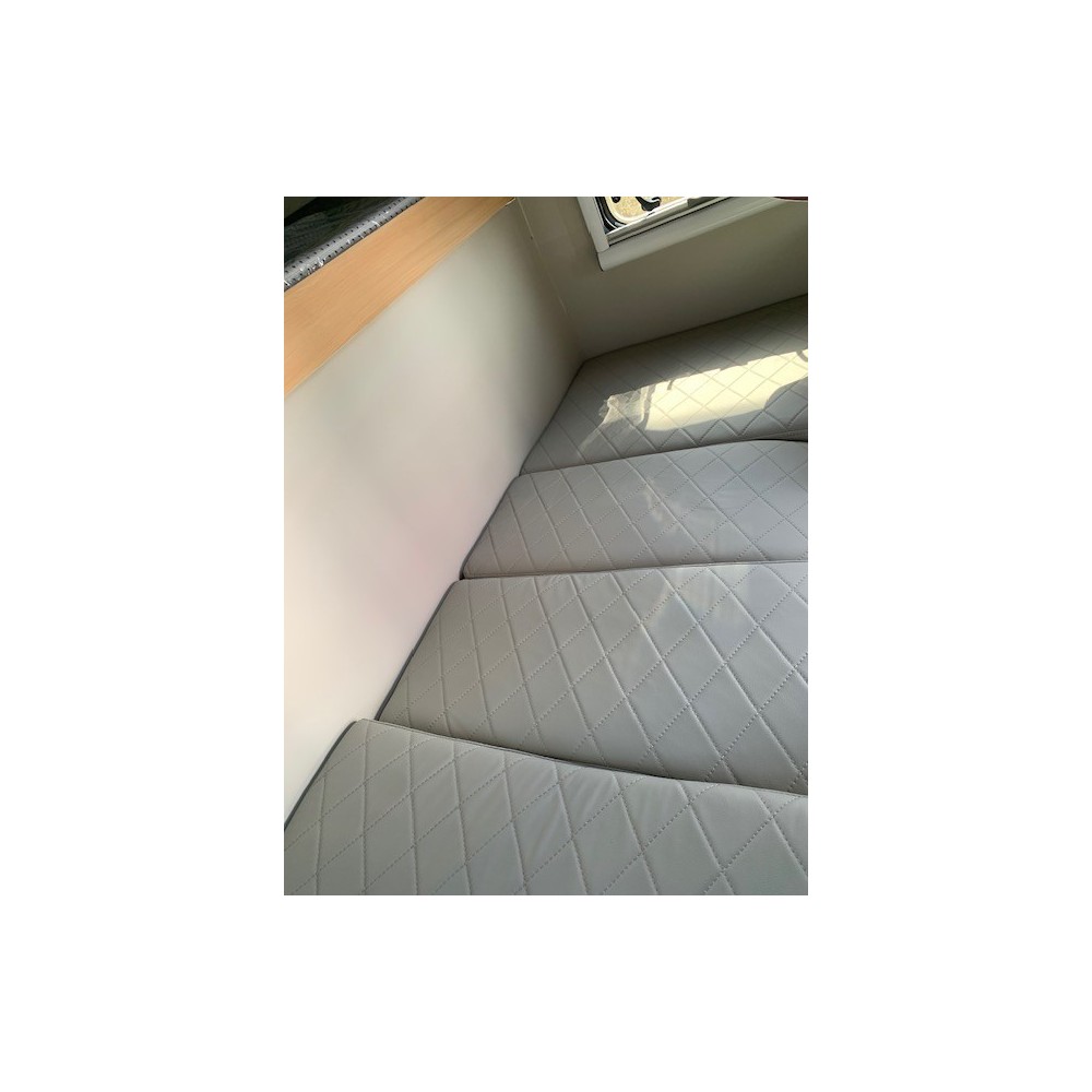 CELLULE MANGUSTA  VOYAGE PICKUP TABLE QUI PEUT SERVIR EN LIT D'APPOINT  SIFA 4X4 OCCITANIE 19