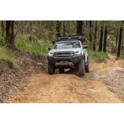 Pare- choc raid  ISUZU N60  AVEC LEDS de chez ironman 4x4