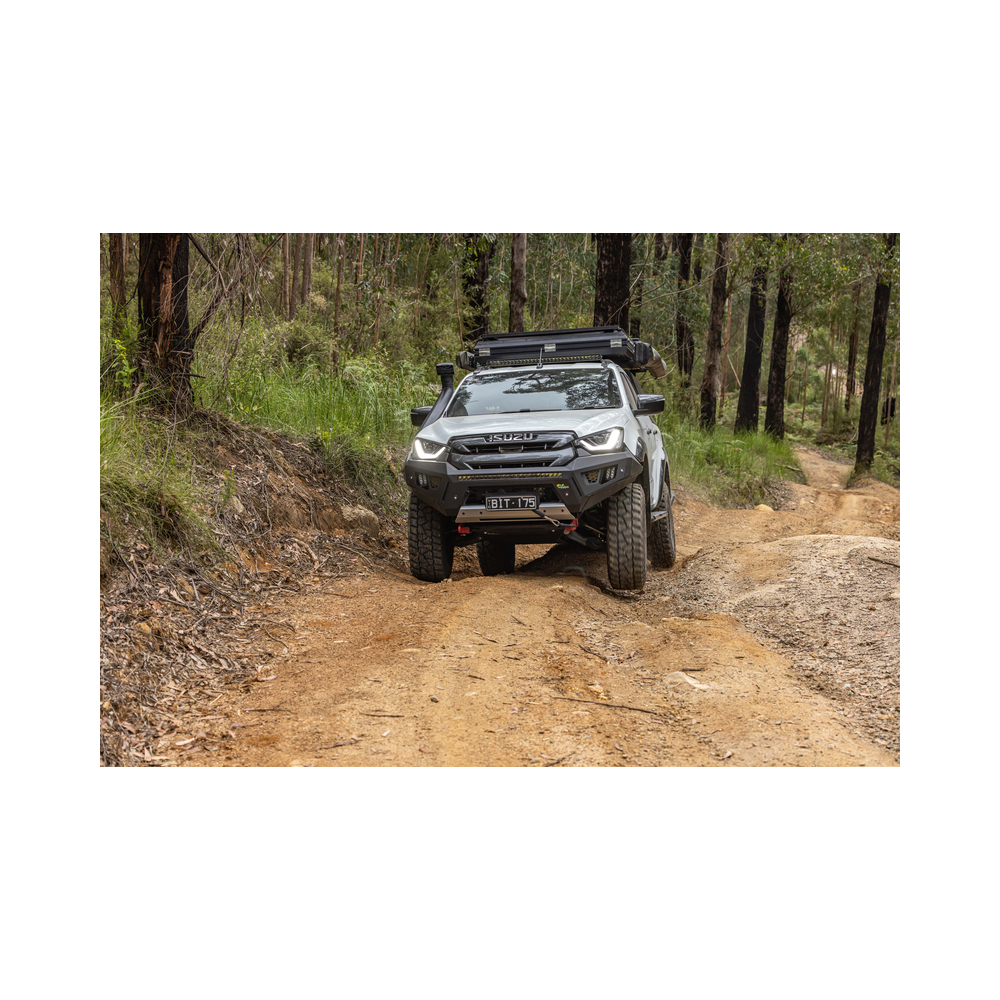 Pare- choc raid  ISUZU N60  AVEC LEDS de chez ironman 4x4