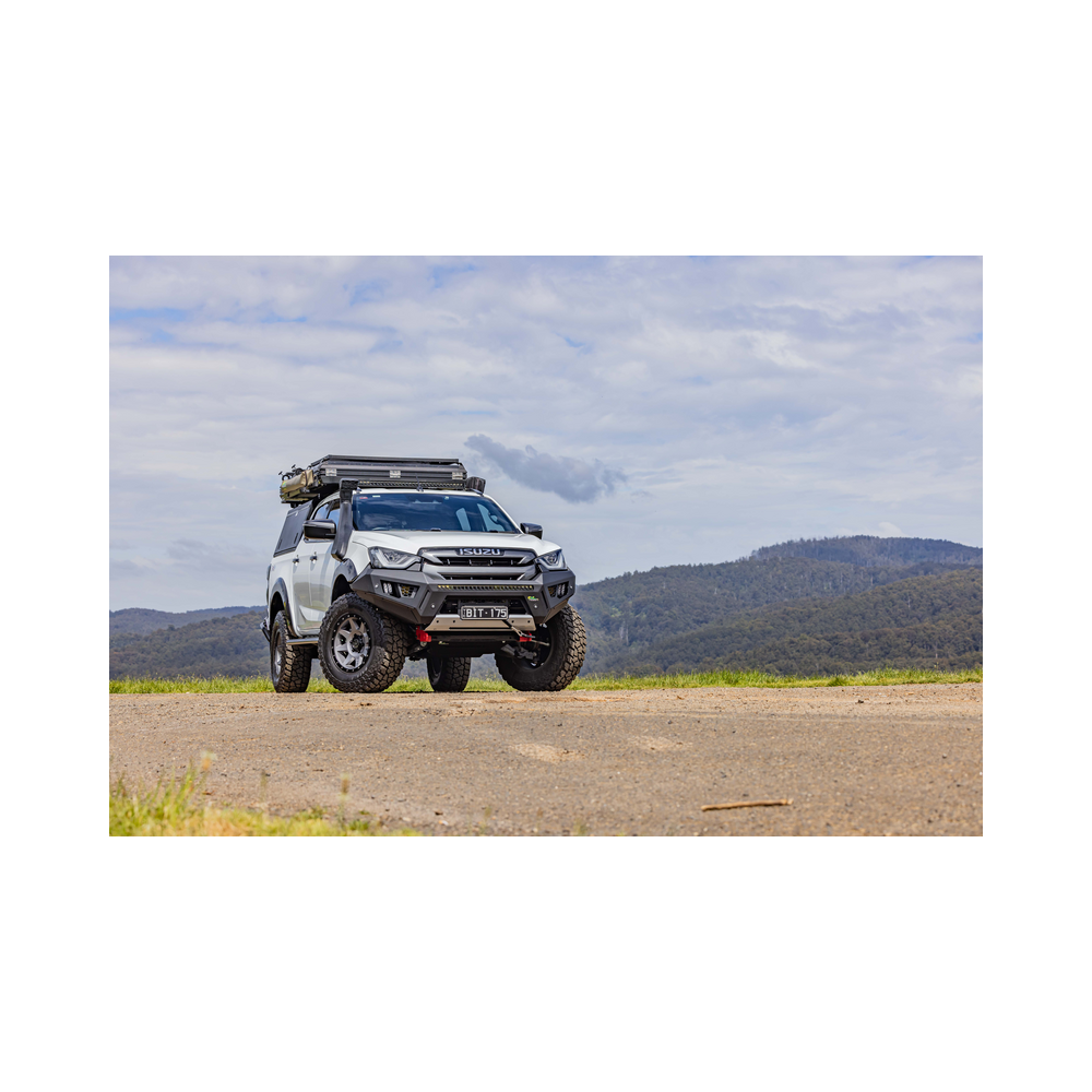 Pare- choc raid  ISUZU N60  AVEC LEDS de chez ironman 4x4